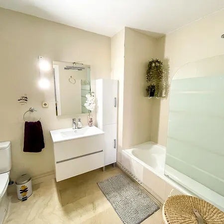 Modern With Terrace - 2 Min From The דירה אסטפונה