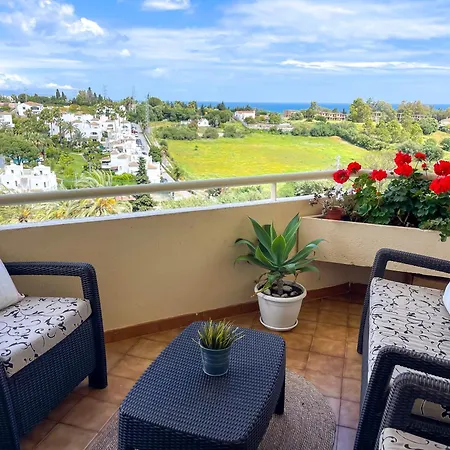 Modern With Terrace - 2 Min From The דירה