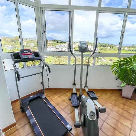 Modern With Terrace - 2 Min From The דירה
