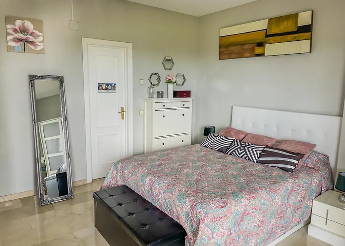 Modern With Terrace - 2 Min From The 에스테포나