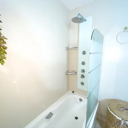 شقة Modern With Terrace - 2 Min From The إِستيبونا