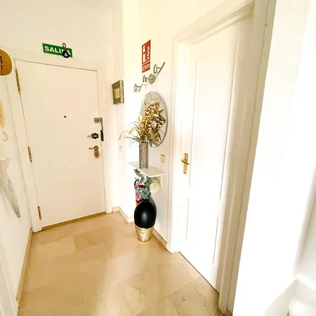 Modern With Terrace - 2 Min From The شقة